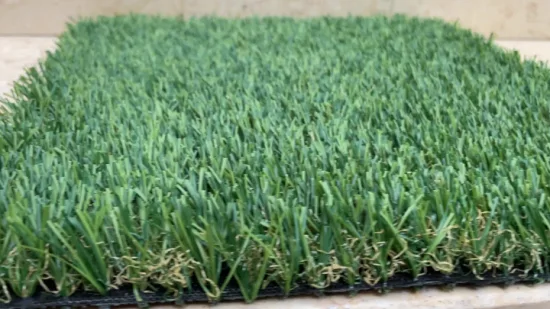 現実的で自然な人工芝 25 ミリメートル手頃な価格の装飾的な人工芝庭の造園屋根用